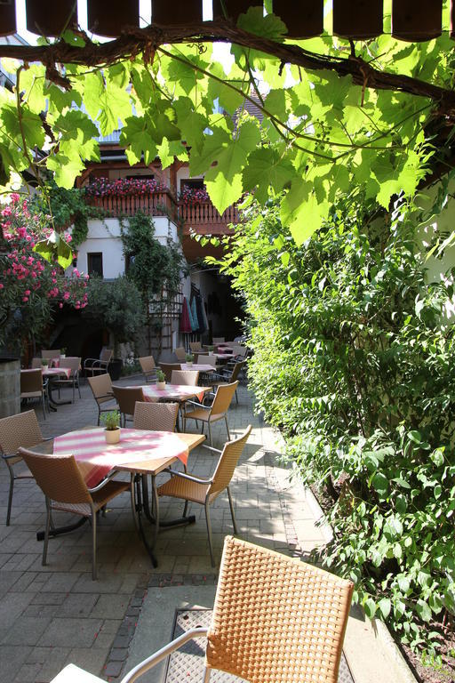 Weinhotel / Gasthaus Zur Sonne Ihringen Bagian luar foto