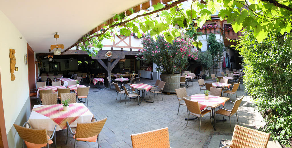 Weinhotel / Gasthaus Zur Sonne Ihringen Bagian luar foto