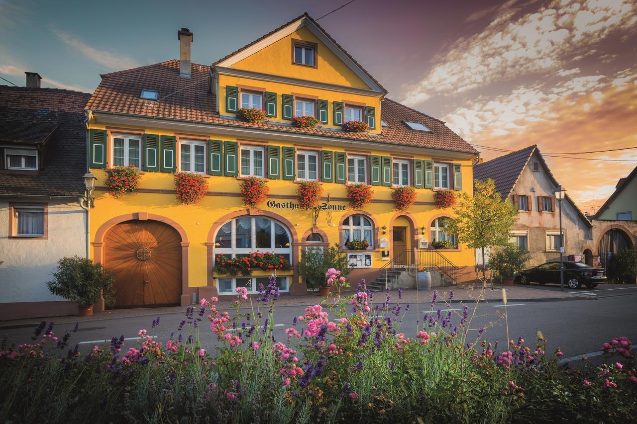 Weinhotel / Gasthaus Zur Sonne Ihringen Bagian luar foto